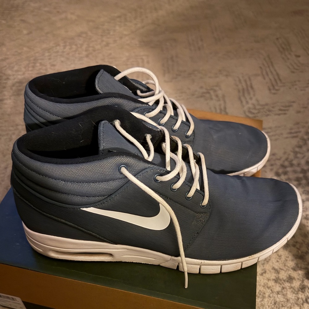 Nike Men's Dark Blue and White Sneakers